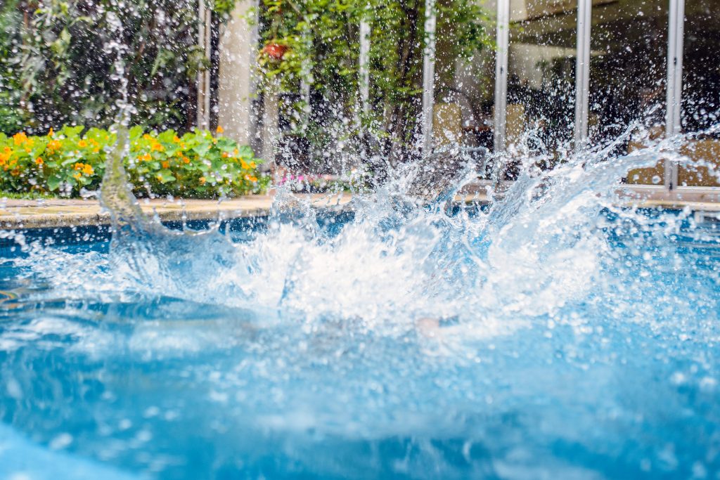 saltwater pool vs chlorine