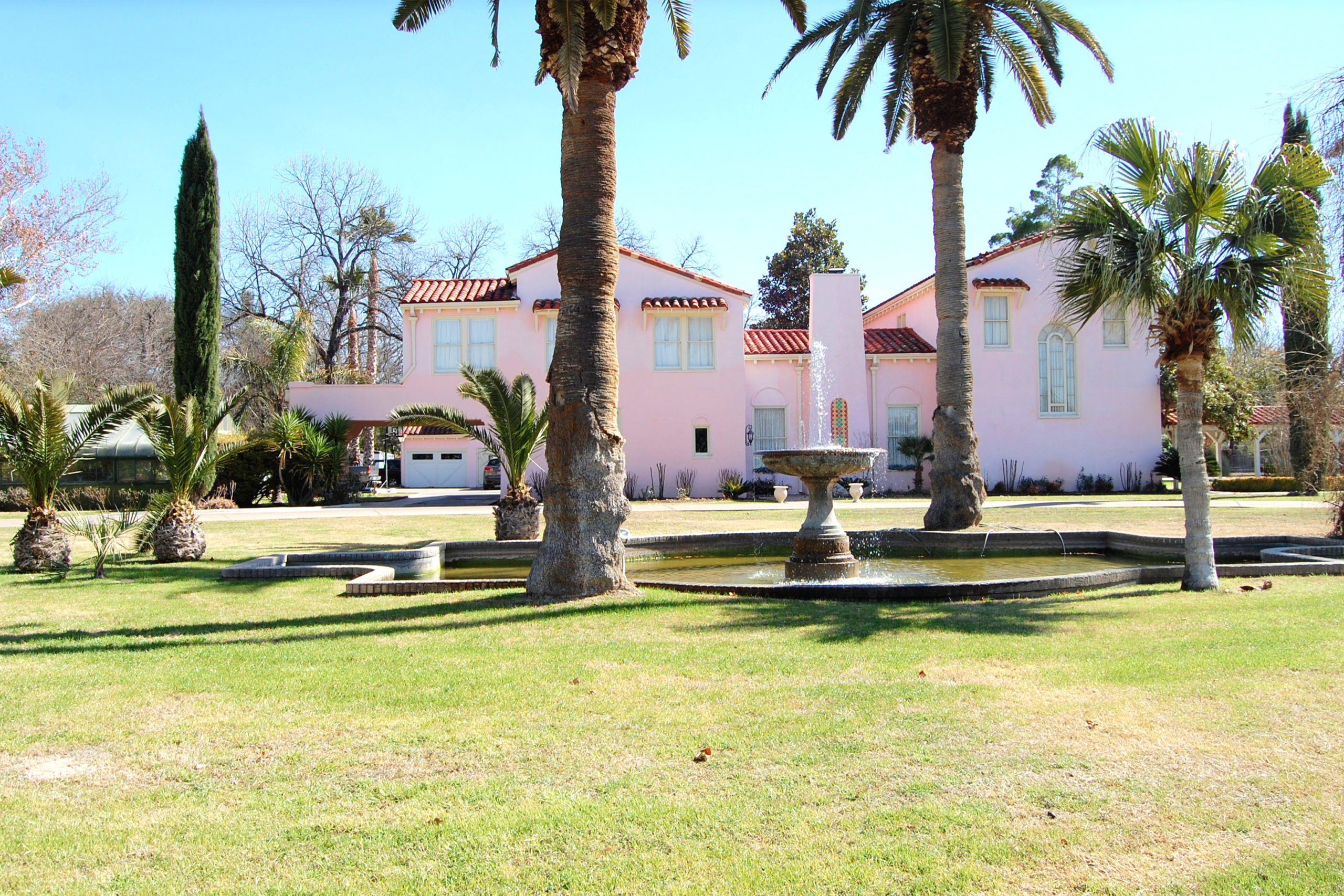 Weird History: A Fake Doctor and the Dawn of Radio