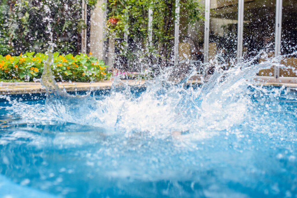 Saltwater vs. Chlorine Pools: Which Is the Right Choice for Your Home?