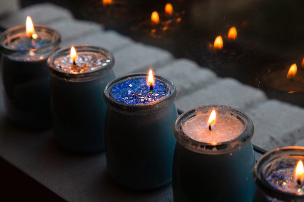 How to Make Holiday Candles at Home