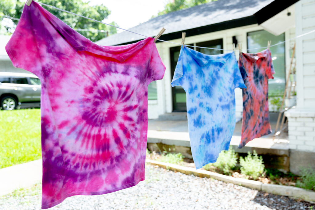 Keep Summer Colorful With DIY Tie-Dye