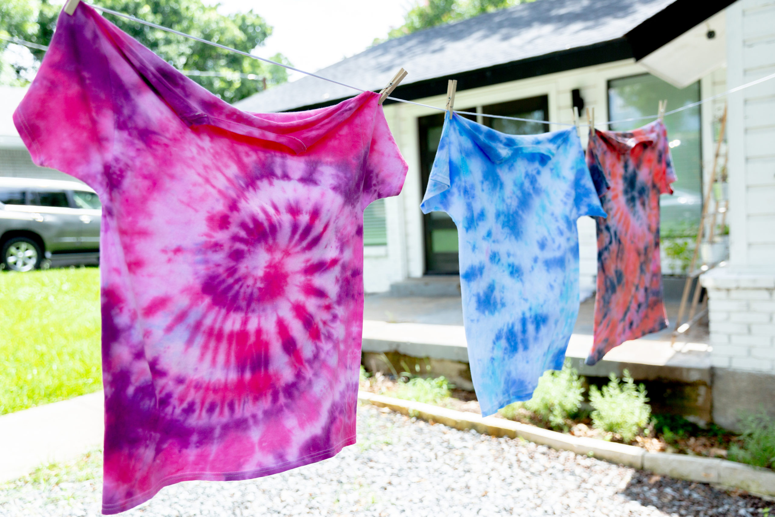 Keep Summer Colorful With DIY Tie-Dye