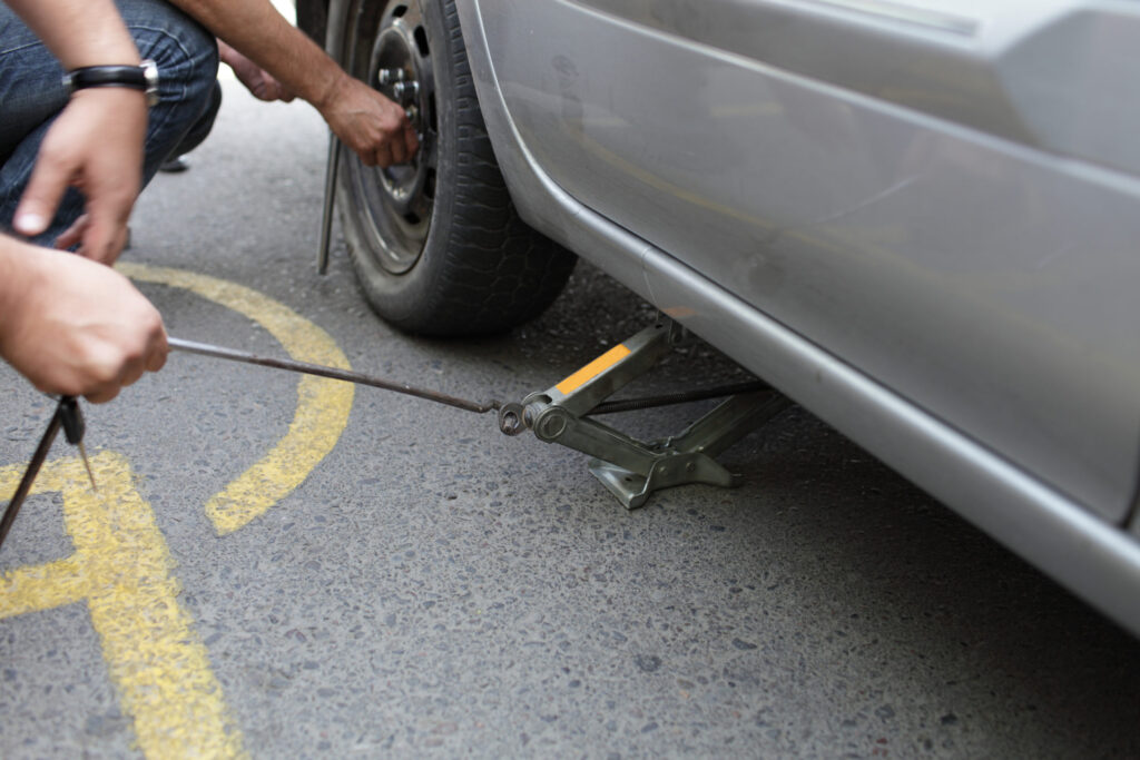 How to Change a Flat Tire Safely