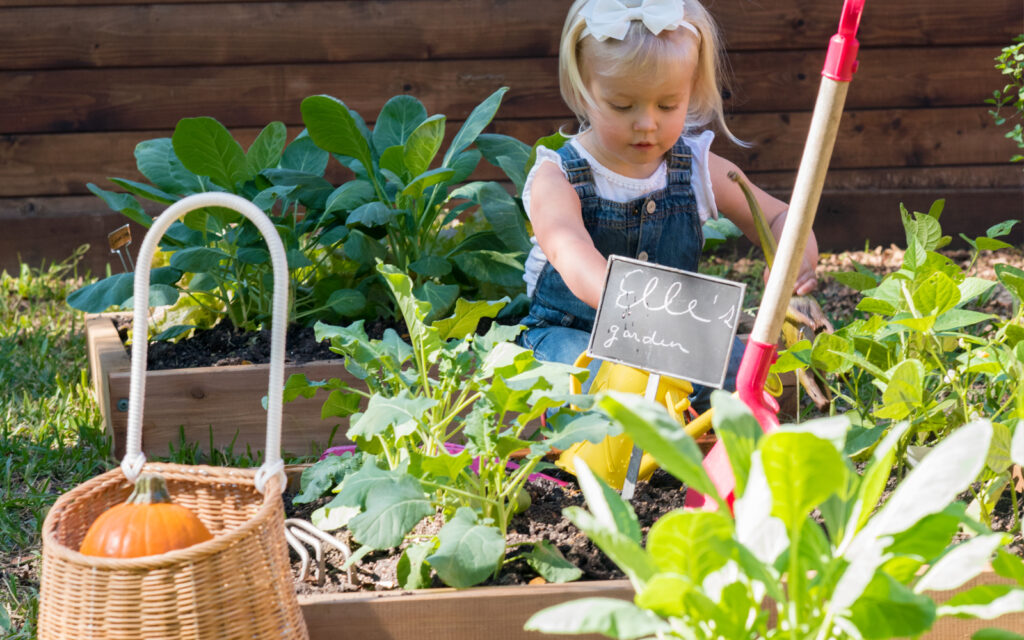Plant a Family Garden, Grow Little Green Thumbs