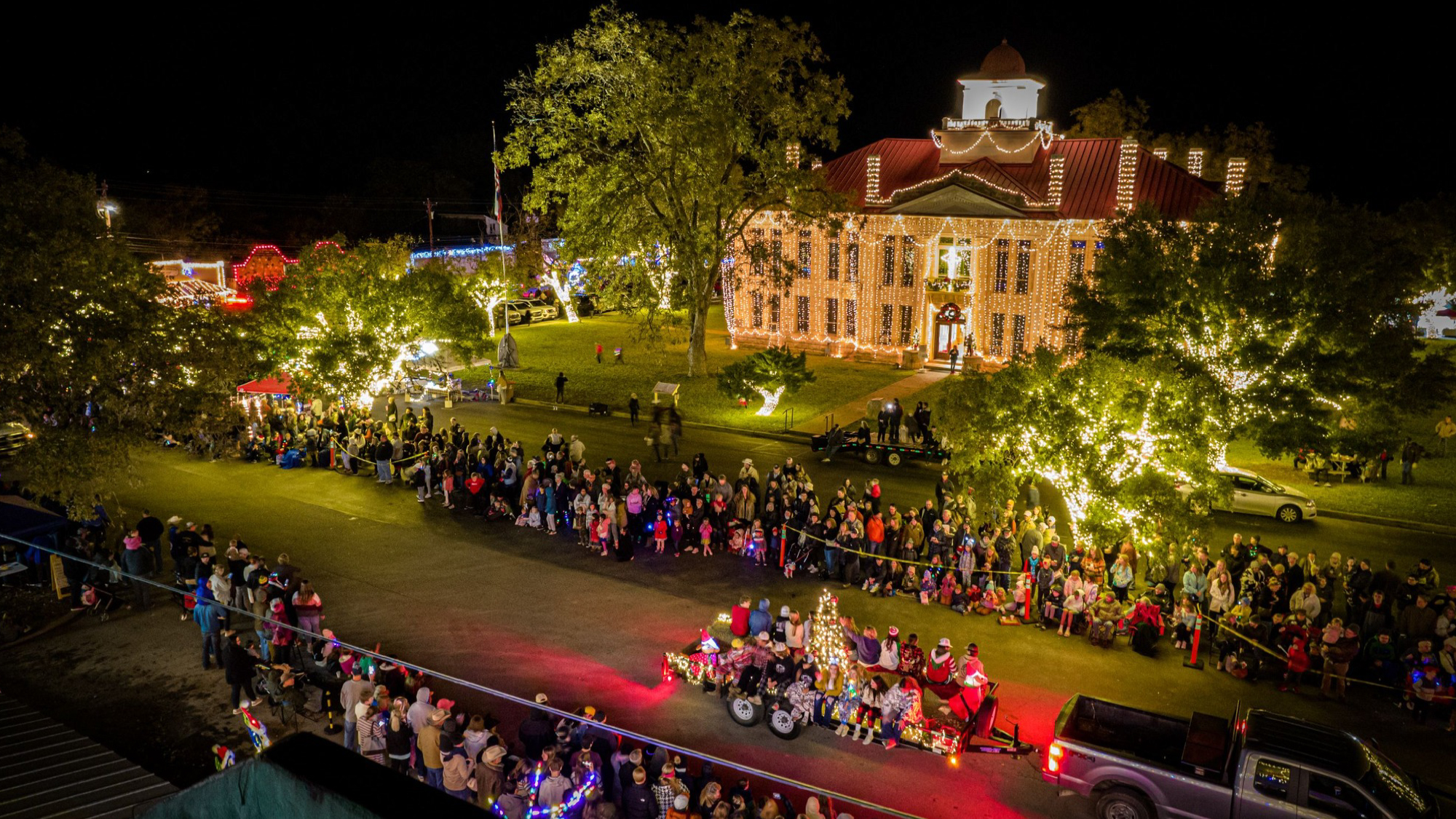House covered in Christmas lights in Johnson City.