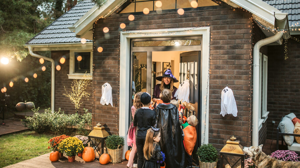 Kids trick-or-treating.